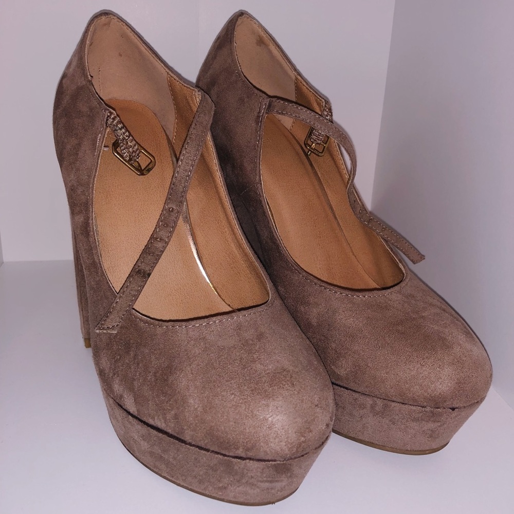 *SOLD* Forever 21 suede suede platform heels